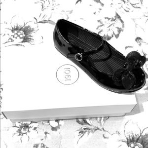 1901 Bow Embellished Mary Jane black shoes; 1